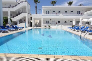 Michalis Studios & Apartments