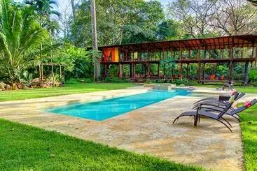 ホテル Iguana Lodge Beach Resort
