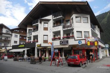 アパートホテル Apart Strass