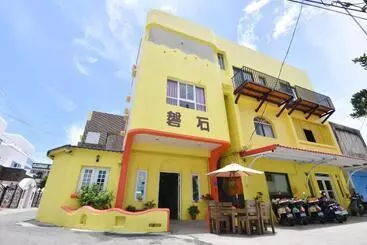 تختخواب و صبحانه Rock House