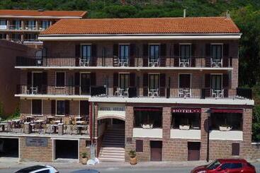 בית מלון כפרי Ideal