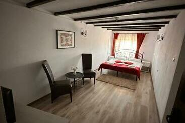 Hotell Hanul Voievozilor Targoviste