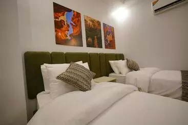 هتل Simple Street Apartment