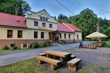 Retkeilymaja Hostinec U řeky