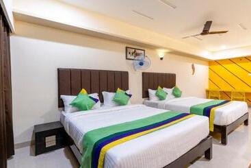 Hotell Treebo D Grand