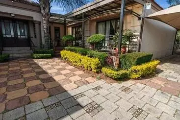 Pensió Leondale Guesthouse