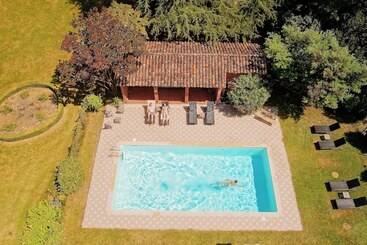 مبيت وإفطار Domaine Du Buc, Le Chateau