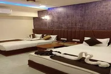 Fabhotel Avadh Palace
