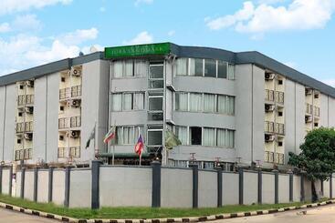 酒店 Juba Landmark