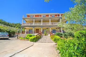 ペンション Apartments Veselka