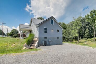 Mökkimajoitus Fombell Home W/ Private Deck: 36 Mi To Pittsburgh