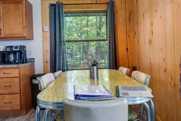 Lakefront Pearson Cottage W/ Swim Dock + Kayaks!