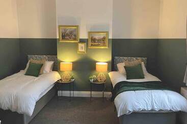 اقامتگاه Rose Cottage   5 Person, City Centre With Parking