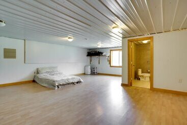 קוטג'' Wfh Friendly Lawrence Escape W/ Lake Access