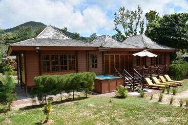 شقق خاصة سياحية Heliconia Grove