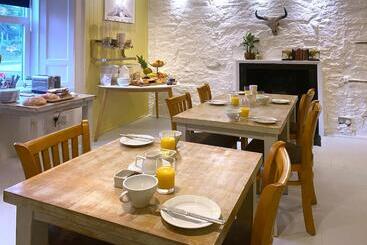 Red Lion, Coorie Inn