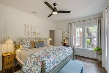 کلبه Walk To Bergfeld Park: 1928 Azalea District Home