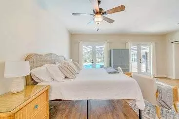 کلبه Cozy Ocala Retreat W/ Pool, Screened Lanai!