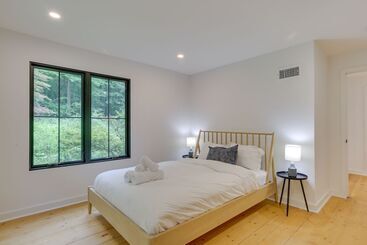 بيت ريفى Modern Sharon Farmhouse: Spacious, Patio, Views