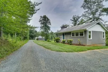 Mökkimajoitus Quiet Charlottesville Hideaway In Baileys Retreat!