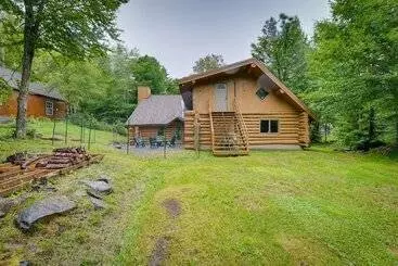 Mökkimajoitus Secluded Greenville Cabin: Walk To Moosehead Lake!