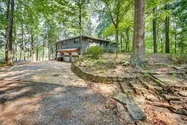 Mökkimajoitus Spacious Alexander City Retreat W/ Private Dock!