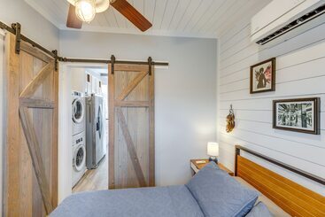 Vidéki Ház Community Pool & Hot Tub: Austin Tiny Home!