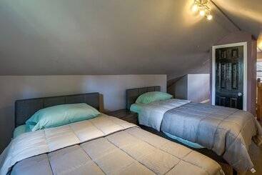 بيت ريفى Charming Monroe Township Home   13 Mi To Ru!