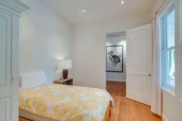 کلبه Gorgeous Carpinteria Home: Pool, Spa, Fireplaces!
