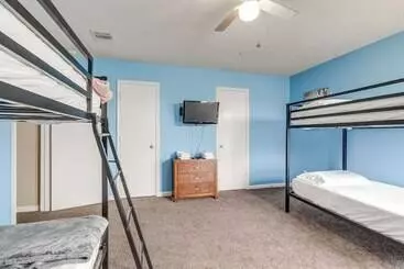 Mökkimajoitus Spacious Houston Home W/ Pool Access, Fenced Yard!