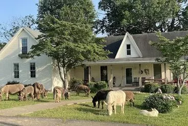 Majatalo 3547 Pleasant Run Rd