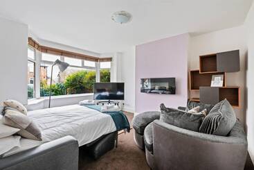 إقامة Stunning 5 Bed House In Leeds Contractors Welcome