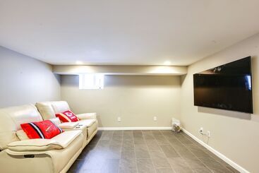 بيت ريفى Saint Louis Home W/ Deck: 4 Mi To Downtown!