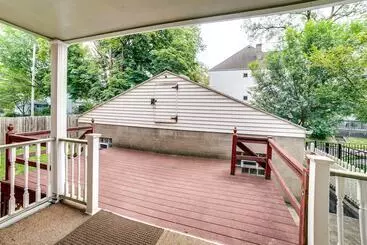 Mökkimajoitus Spacious Pittsburgh Rental: Walk To Frick Park!