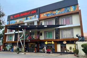 Hotel Runway Inn