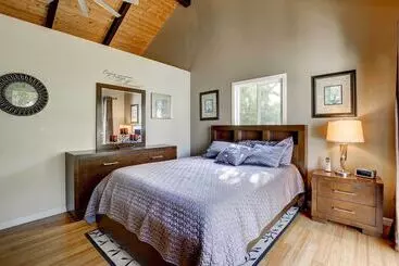 Mökkimajoitus Kailua Kona House W/ Balcony & Ocean Views!