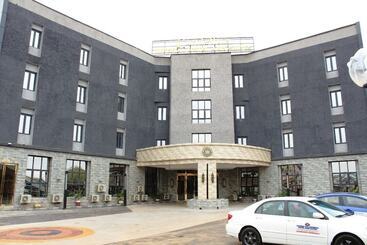 Candellux Imperial Hotel And Suites Abuja