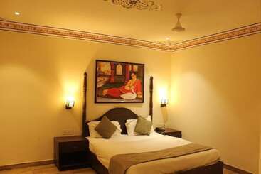 Отель Sahibs Royal Ville