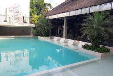 Hotel Y Hostal Nojoch Che