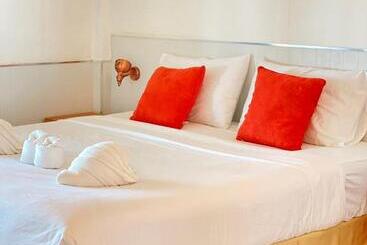 בית מלון כפרי Laemsing Natural Beach Resort