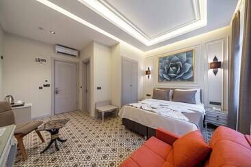 Hotel Pera Luna Premium