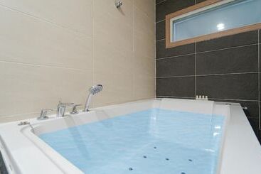 Пансион Jeju Private Aewol