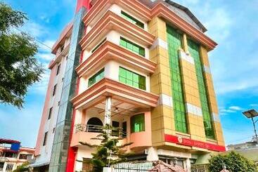 هتل Everest Inn Pvt. Ltd