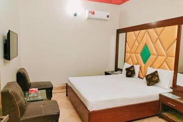 The Family Hotel In Karachi