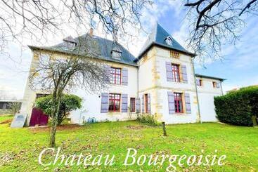 مبيت وإفطار Chateau Bourgeoisie