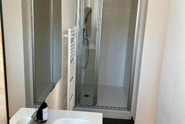 تختخواب و صبحانه Genta