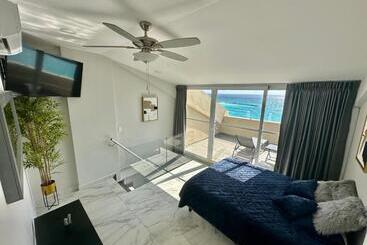 Aparthotel Beachfront Penthouse