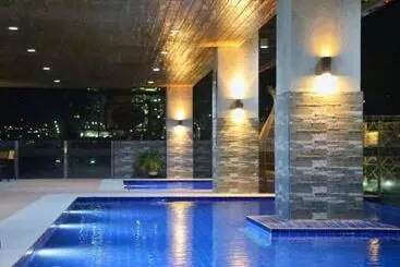 アパートホテル Sunvida Tower Across Sm City Cebu