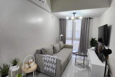 Lägenhetshotell Eastwood Global Plaza Luxury Residence