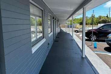 فندق Red Carpet Inn Daytona Beach